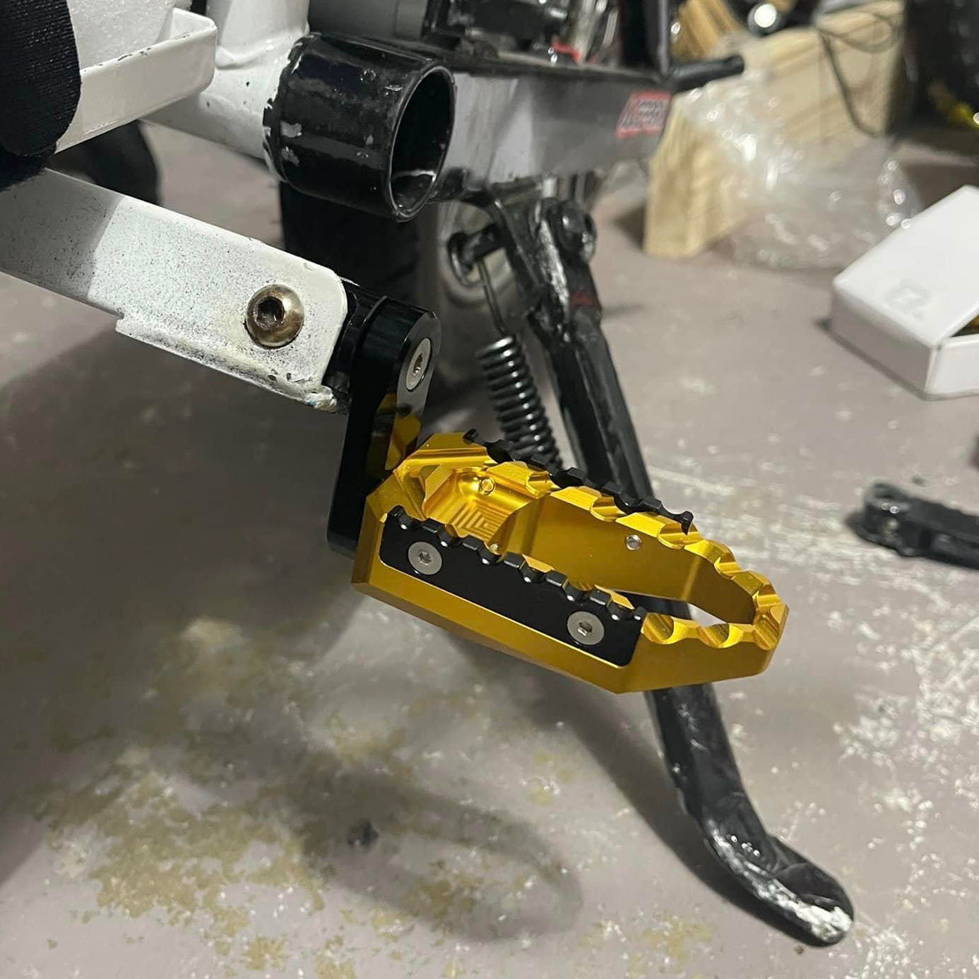 Aluminum Alloy Foot Pegs For Tuttio Tutti Soleil 01 Electric Dirt Bike - CNC Machined With Anti-Slip Teeth