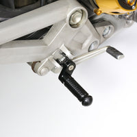 {Delantero} Se adapta a las clavijas de extensión de 25 mm para Aprilia Tuono V4 BLACK SHADOW