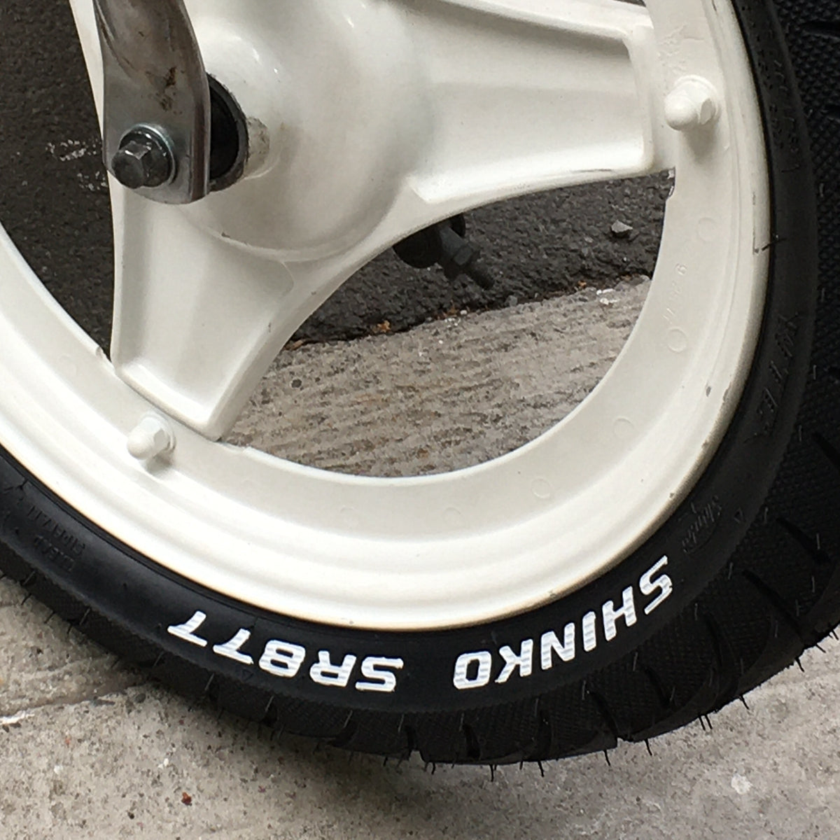 Professional White Tire Marker, Indelible White Writings on Tires